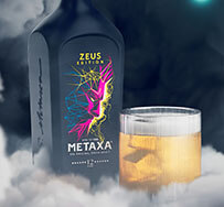 „Zeus Sour“: Metaxa 12 Sterne trifft Petimezi