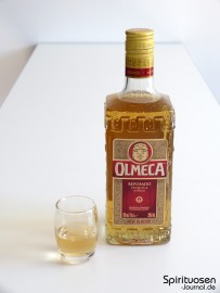 Olmeca Reposado Glas und Flasche